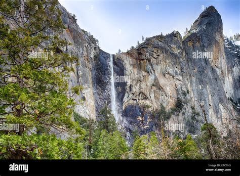 Iconic Bridalveil Falls In The Yosemite Valley Yosemite National Park