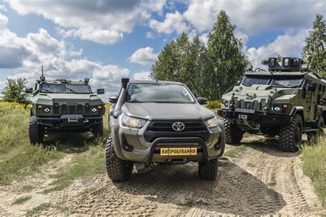 Ukrainian Armor Offers Toyota Hilux To Replace The UAZ Jeeps In The