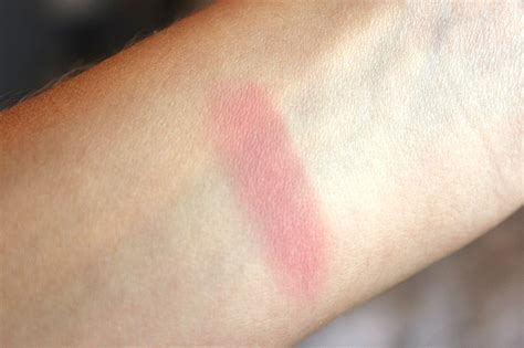 Illamasqua Powder Blusher In Naked Rose Eline Blaise