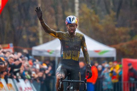 Exact Cross Ritorno Da Dominatore Per Wout Van Aert Spaziociclismo