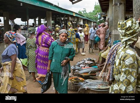 Nigeria Lagos People At Fish Market Stock Photo Alamy