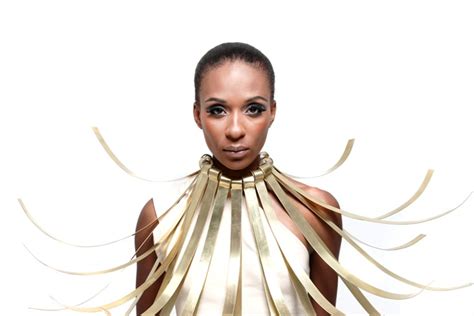 Lindiwe Suttle Il Video Di 1000 Miles In Esclusiva Vogueit