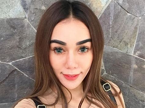Hot Gosip DJ Bebby Fey Tidur Dengan Youtuber Hingga Luna Maya Terima Bunga Dari R Okezone