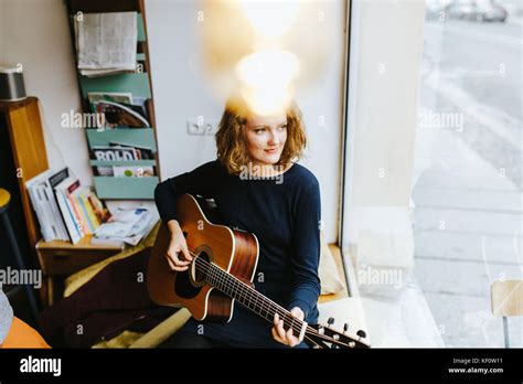 Chanteuse blonde Banque de photographies et dimages à haute résolution Alamy