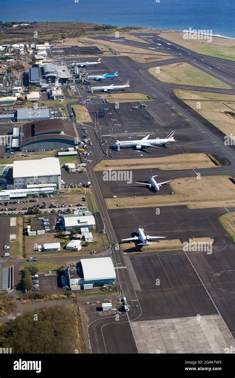 Ile de la Réunion vue aérienne de l aéroport Roland Garros près de