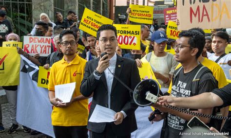 Peserta Himpunan Bersih Berarak Ke Parlimen Tuntut Janji Reformasi