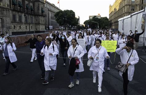 M Dicos Protestan En Cdmx Se Enfrentan Con Polic As Grupo Milenio