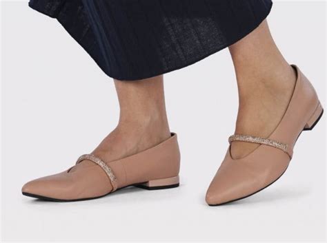 Las Bailarinas Nude De Punta De Gioseppo Que Enamoran A Las Expertas En Moda