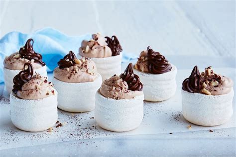 Chocolate-hazelnut mini pavlovas