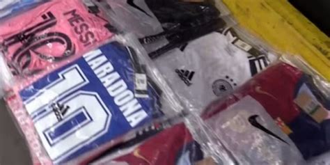 Decomisaron Toneladas De Camisetas De F Tbol Falsificadas