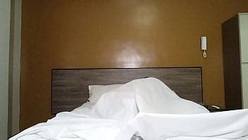 LA DIOSA MILF SE MASTURBA MIENTRAS SU AMIGO PENE DURO LA MIRA XVIDEOS