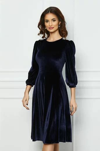 Rochie Dy Fashion Neagra Din Catifea Cu Perle In Talie Si La Maneci