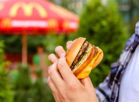 The 1 Unhealthiest Burger At Every Major Fast Food Chain Flipboard