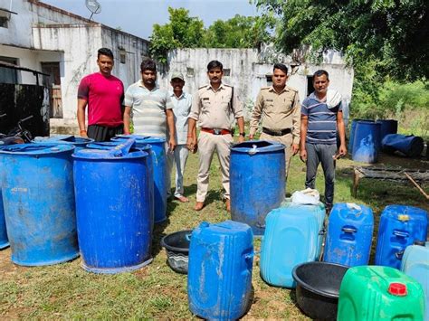 Police Seized 150 Liters Of Raw Liquor And 1200 Liters Of Good Lahan Accused Absconding कंजरो