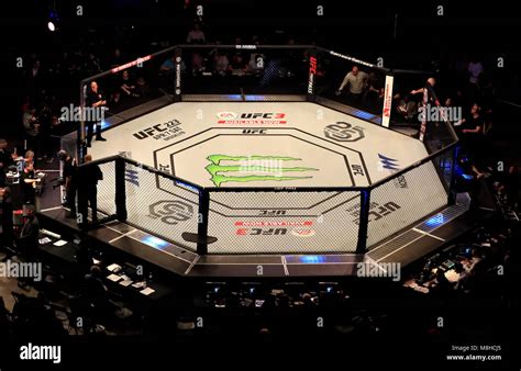 Ufc London Octagon Hi Res Stock Photography And Images Alamy