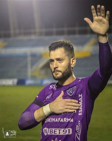 Goleiro Do Paysandu Aponta Vil O Em Falha Bisonha No Gol Do Figueirense