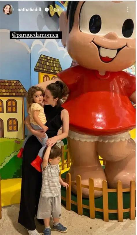 Nathalia Dill posa sua bebê em parque de diversões e encanta