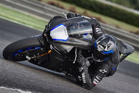 Yamaha Yzf R And Yzf R M First Look Refined Superbikes Fast