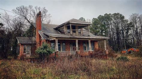 Packed 120 Year Old Abandoned Southern Farm House Tons Of Antiques