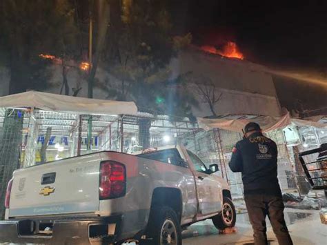 Se Incendia Bodega De Tenis En El Barrio De Tepito Aristegui Noticias