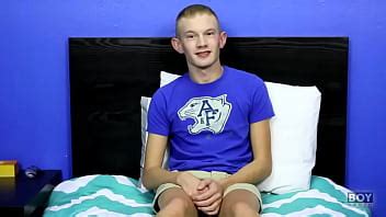 Trey Ryan Sharing And Showing Horny Session Using His Toy XVIDEOS