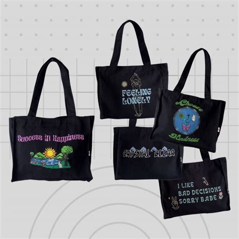 11 Desain Tote Bag Yang Bikin Penampilan Makin Stylish