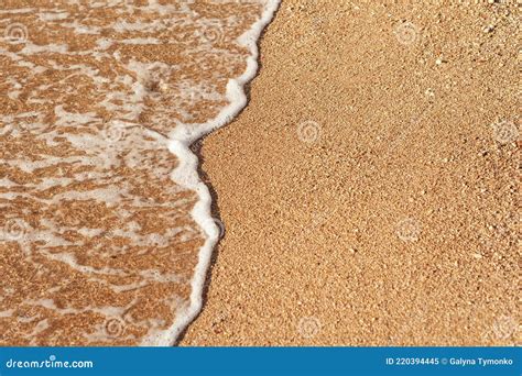 Praia Areia Marinha Onda E Espuma Branca De Ver O Antenada A Rea