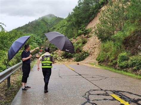 防汛抗洪、以雨为令 常山大桥头乡党员干部筑牢美丽城镇“红色堤坝”——浙江在线