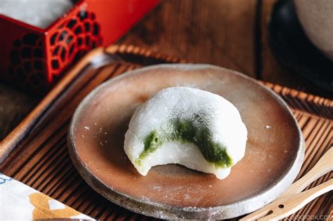 Green Tea Mochi 抹茶大福 • Just One Cookbook