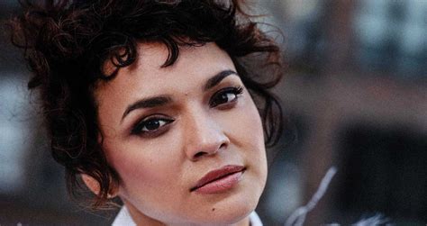 Norah Jones Announces New Holiday Album I Dream Of Christmas Shares