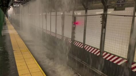 Video Water main break floods Times Square - ABC News