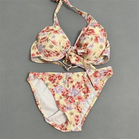 Super Cute Three Piece Floral Bikini Set From The Depop