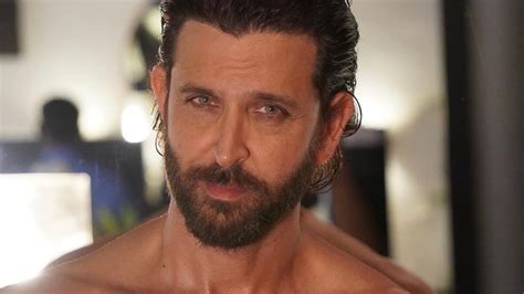 Hrithik Roshan Raises The Heat As He Goes Shirtless In Latest Pic