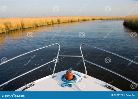 Bateau Sur Un Fleuve Image Stock Image Du Serein Vacances 5220173