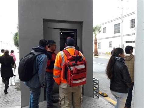 Por Imprudencia Siete Personas Quedan Atrapadas En Elevador Del