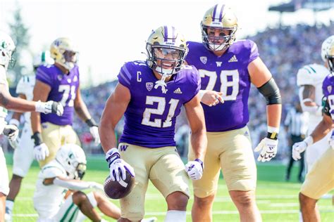 UW Offense Fires On All Cylinders In Drubbing Of Portland St