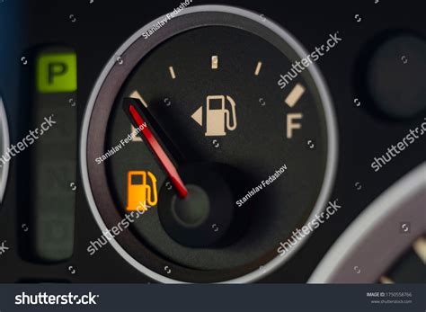 11,995 Gas Gauge Car Images, Stock Photos & Vectors | Shutterstock