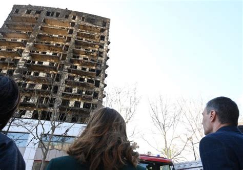 Cuatro Muertos Y 14 Desaparecidos En Un Incendio Que Devoró Un Edificio