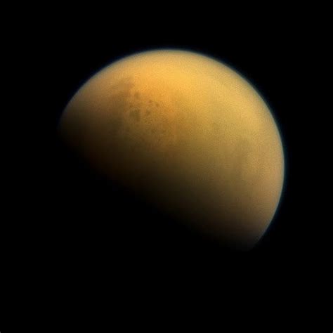 Saturnmond Titan besitzt wichtige Bausteine für einzelliges Leben