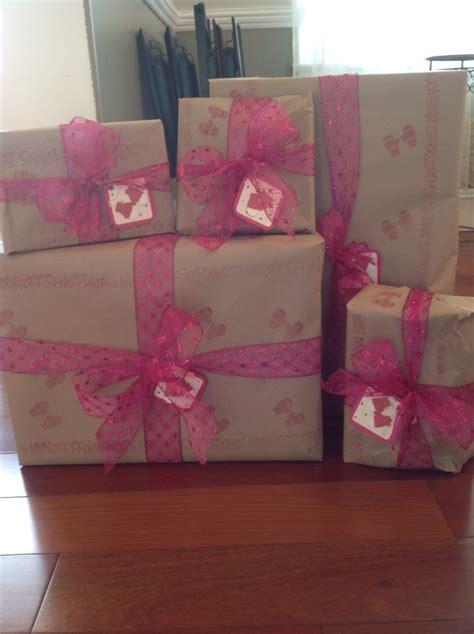 Homemade christmas wrapping paper and gift tags. So fun | Gift wrapping ...