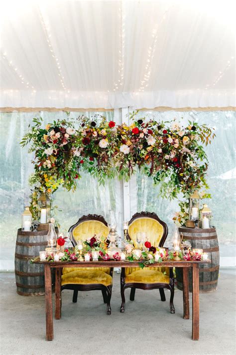 20 Beautiful Sweetheart Table Ideas Any Couple Would Love Sweetheart Table Backdrop Vintage