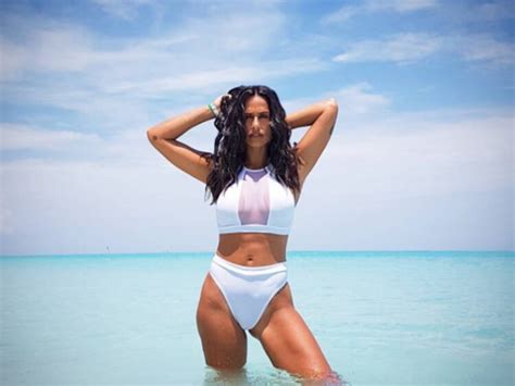 9 Hot Sexy Cristina Ferreira Bikini Pics