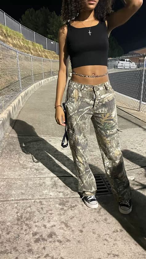 outfit inspo cargo camo pants | Camoflauge outfits, Camo pants outfit ...