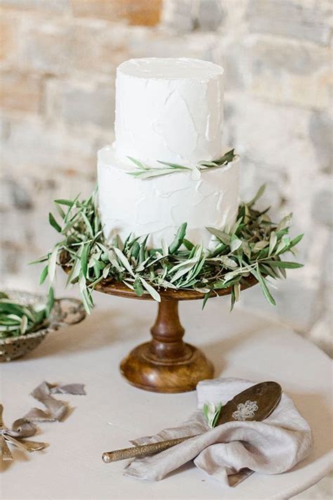 White Cake With Olive Leaf Garland Irena Kabelis Wedding Cakes