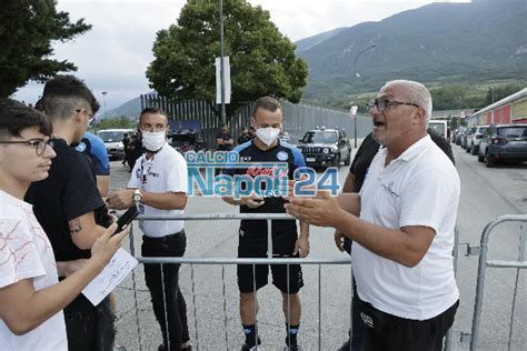 Folla Pazzesca Per Il Napoli Fila Interminabile Per Gli Autografi All