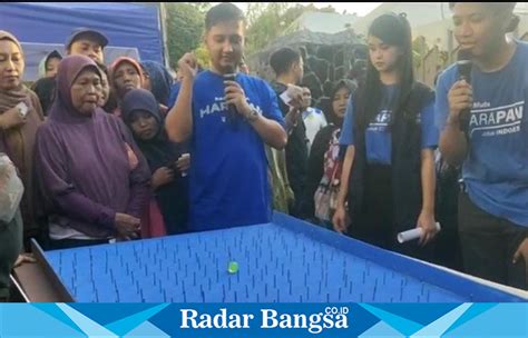 Crazy Rich Tom Liwafa Disambut Suka Cita Warga Barata Jaya Radar Bangsa