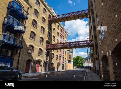 Wapping High Street Conversion Flats In Old Wharf Buildings Tower