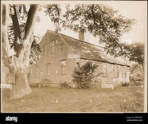 House Built By William Harlow In 1677 Of Timber From The Old Fort Plymouth Mass Houses