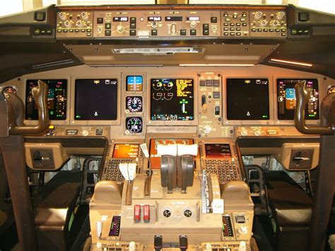 Boeing 777 Cockpit View