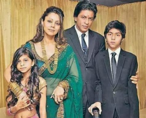 Shahrukh Khan Family Portrait Photos - FilmiBeat